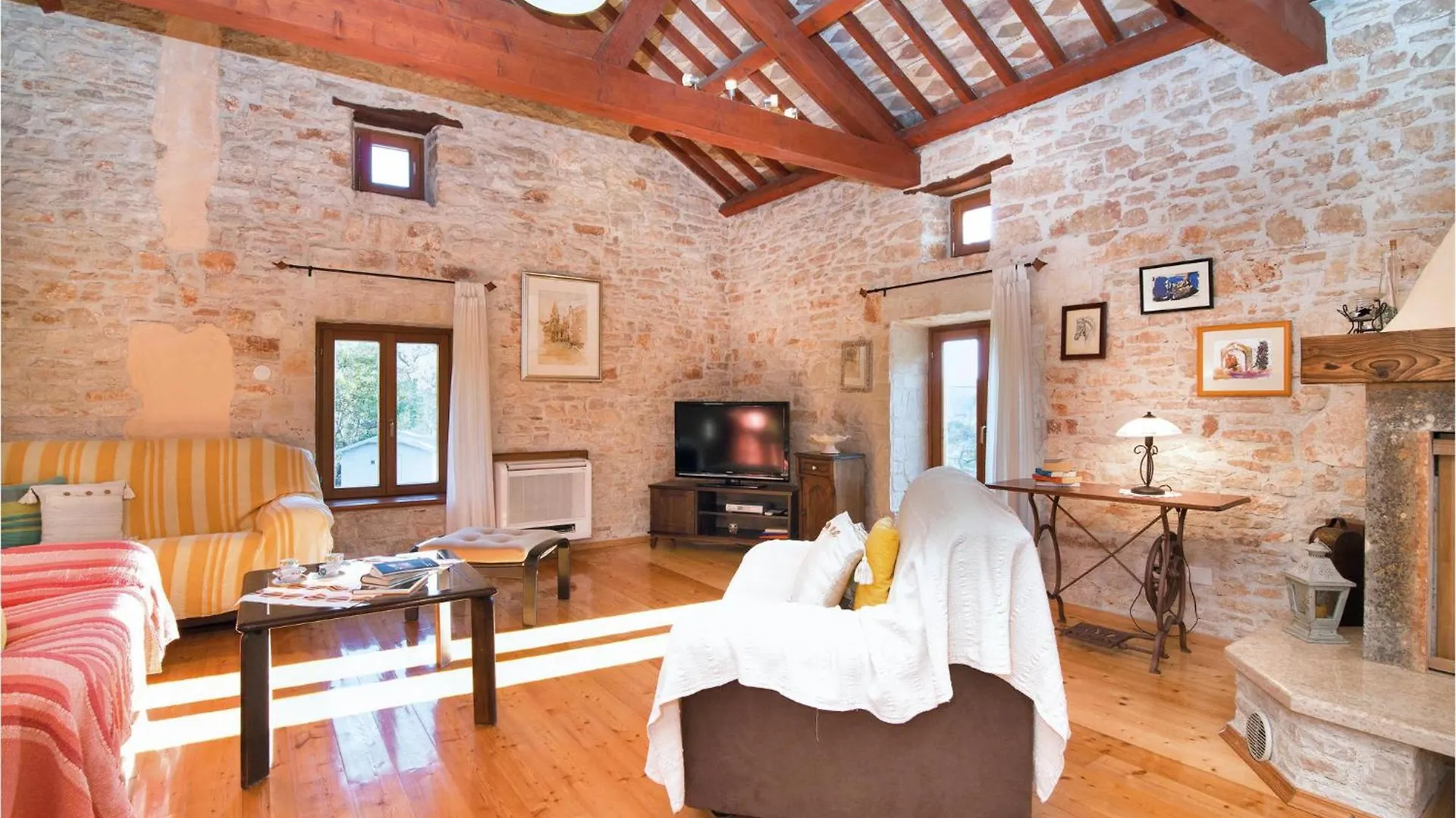 Lovely Home In Klarici With Kitchen Holiday home